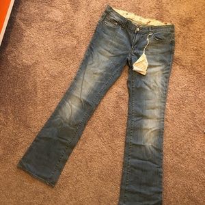 NWT Shio distressed bootleg jeans